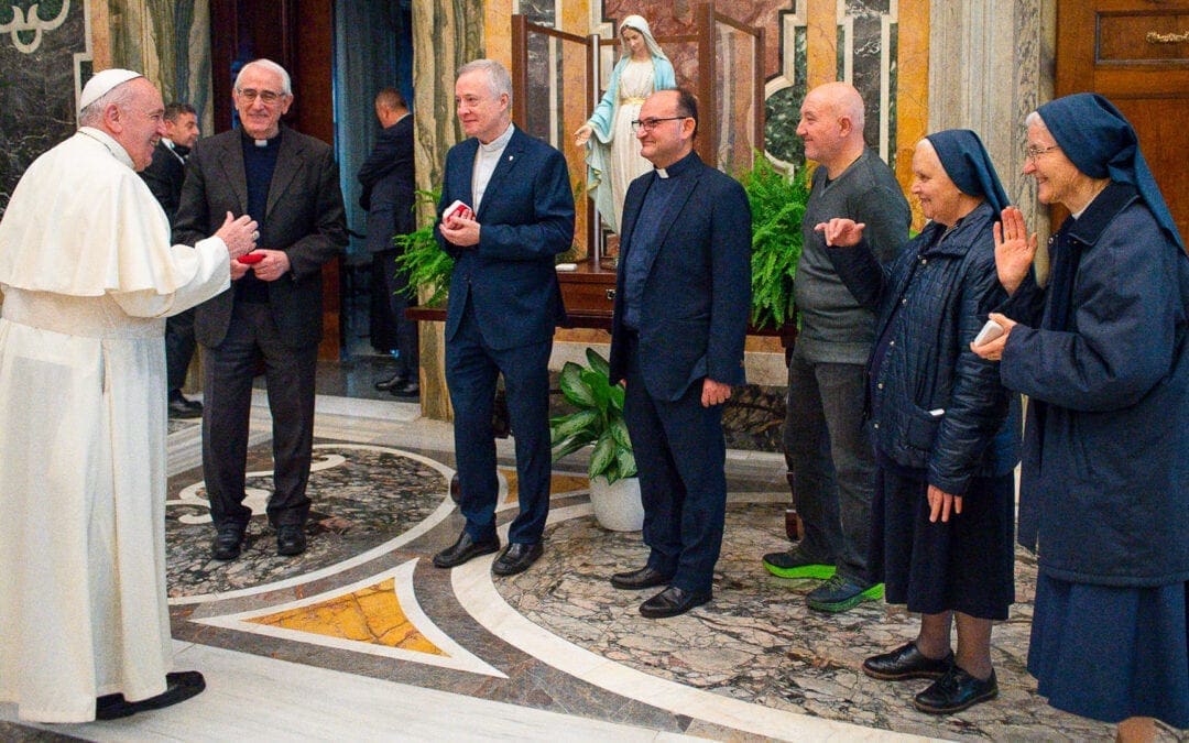 Le Pape François a béni la statue de Notre-Dame de la Médaille Miraculeuse qui pérégrine en Italie